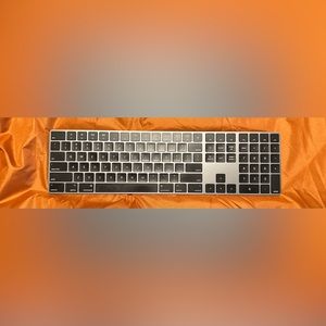Apple Magic Keyboard w/ Numeric Keypad - Space Gray